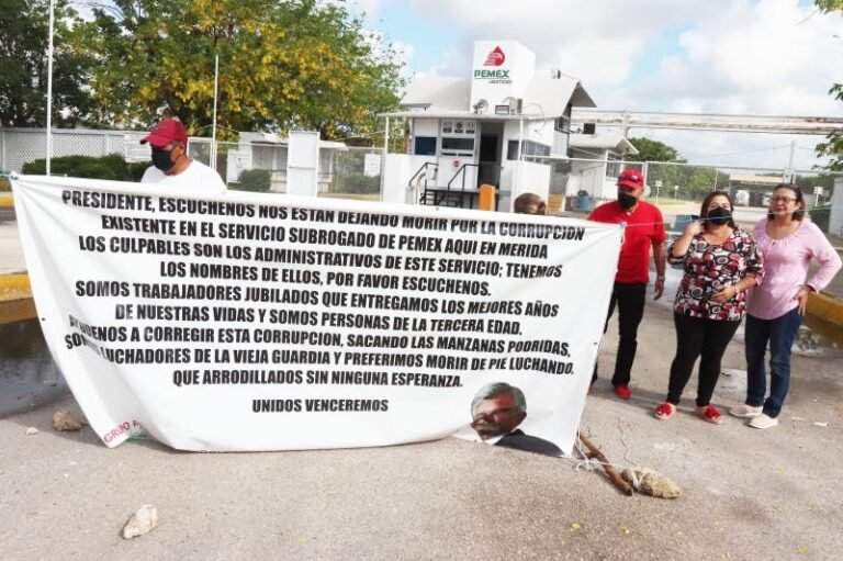 Jubilados y pensionados de Pemex mantendrán su bloqueo