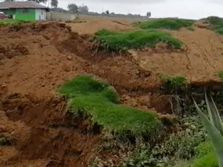 Crean nuevo socavón en Puebla mientras intentaban excavar cisterna