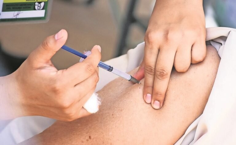 Anuncian vacunación de 30 a 39 en zona conurbada de Puebla, conoce los requisitos