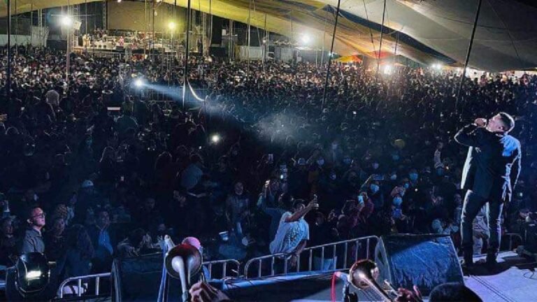 10 niños dan positivo a COVID tras fiesta masiva de San Salvador Huixcolotla, Puebla