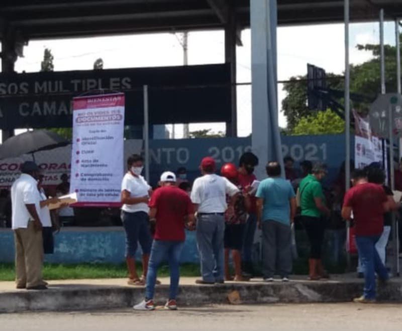 Largas filas para el registro al programa de pensiones Largas filas para el registro al programa de pensiones