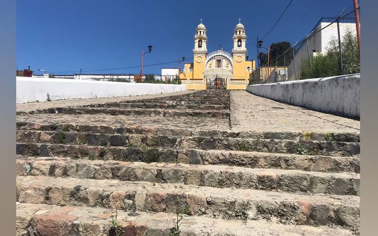 Escaleras del Cerrito de Guadalupe, trampa para vehículos en Cholula Escaleras del Cerrito de Guadalupe, trampa para vehículos en Cholula