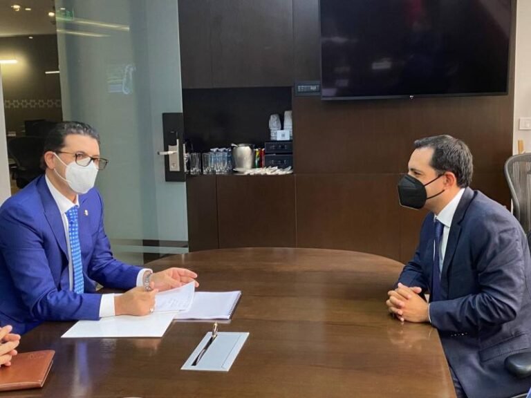 Se reúne el Gobernador Mauricio Vila Dosal con la Secretaria de Energía, Rocío Nahle García