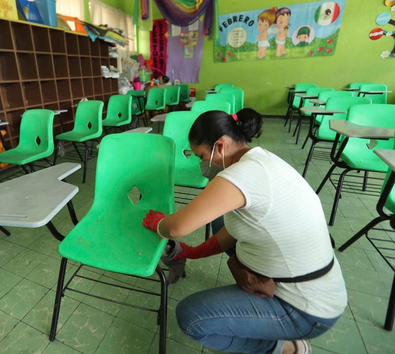Encuestarán a los padres de familia sobre clases presenciales Encuestarán a los padres de familia sobre clases presenciales