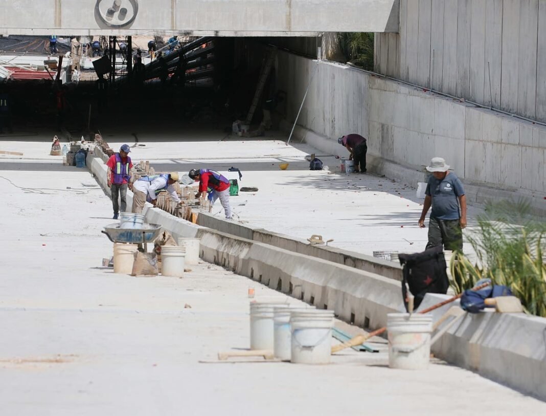 Siguen obras en el “paso deprimido” Siguen obras en el “paso deprimido”
