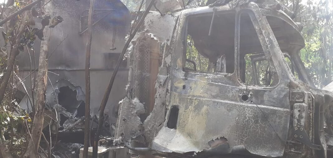 ARDE EN LLAMAS UN TRÁILER QUE CIRCULABA EN EL TRAMO SAN LUIS – POLYUC, EN FELIPE CARRILLO PUERTO ARDE EN LLAMAS UN TRÁILER QUE CIRCULABA EN EL TRAMO SAN LUIS – POLYUC, EN FELIPE CARRILLO PUERTO