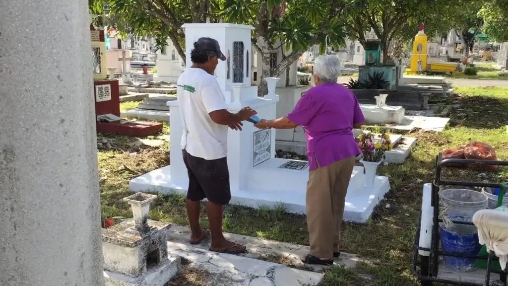 Comienza el mantenimiento en los cementerios como víspera de la celebración de fieles difuntos Comienza el mantenimiento en los cementerios como víspera de la celebración de fieles difuntos