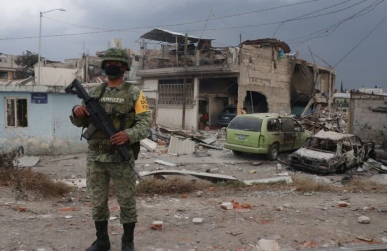 Decretan dos días de duelo en Puebla por explosión de toma clandestina de gas que dejó 1 muerto y 17 heridos