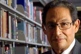 Incomodidad de AMLO ante dichos de escritor; éste responde