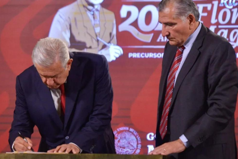 AMLO firma decreto para garantizar el abasto de agua en Nuevo León