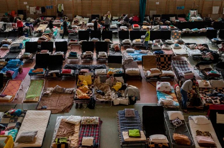 Caen 10 pederastas en Polonia que ofrecían «ayuda humanitaria» a refugiados ucranianos