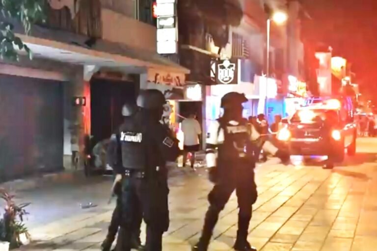 Balean a extranjero en bar de Playa del Carmen