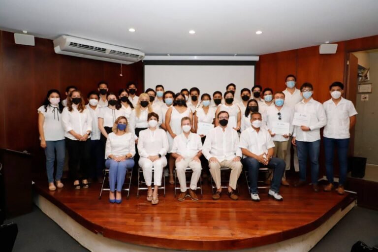 Renán Barrera, alcalde de Mérida, reconoce la participación ciudadana juvenil