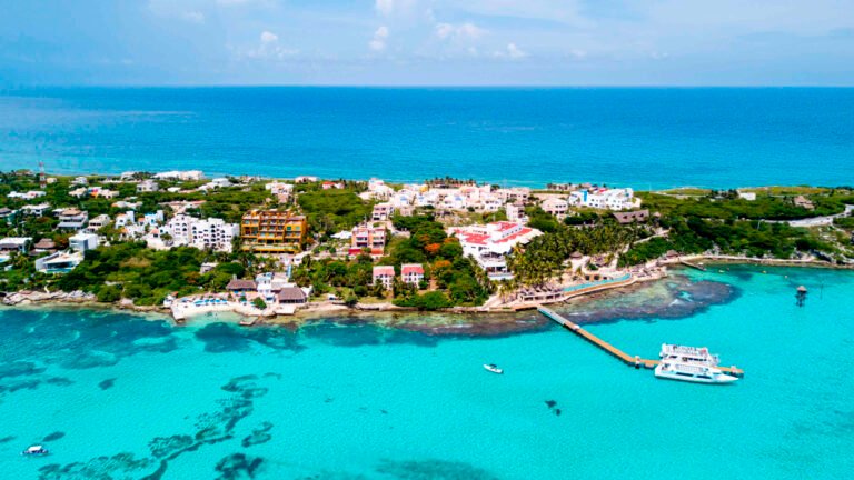 Vive el romance y relajación en el Pueblo Mágico de Isla Mujeres, a solo 20 minutos de Cancún