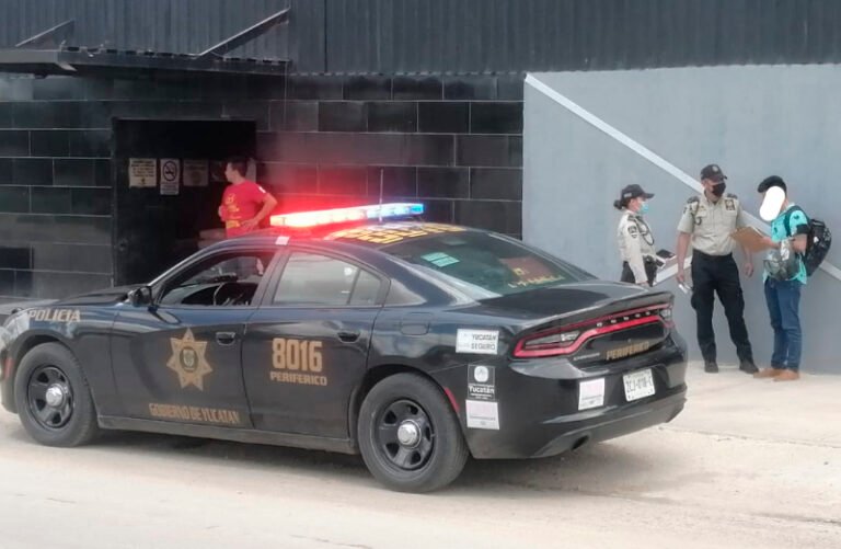 Joven en estado de ebriedad olvida su moto en un bar, cuando regresó no la encontró