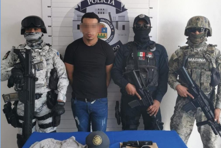 Detienen en la delegación Alfredo v. Bonfil de Cancún a un hombre armado y a un menor con droga