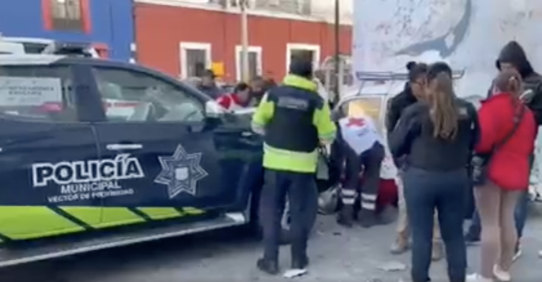Jovencita que iba a su escuela es atropellada por patrulla de Puebla capital