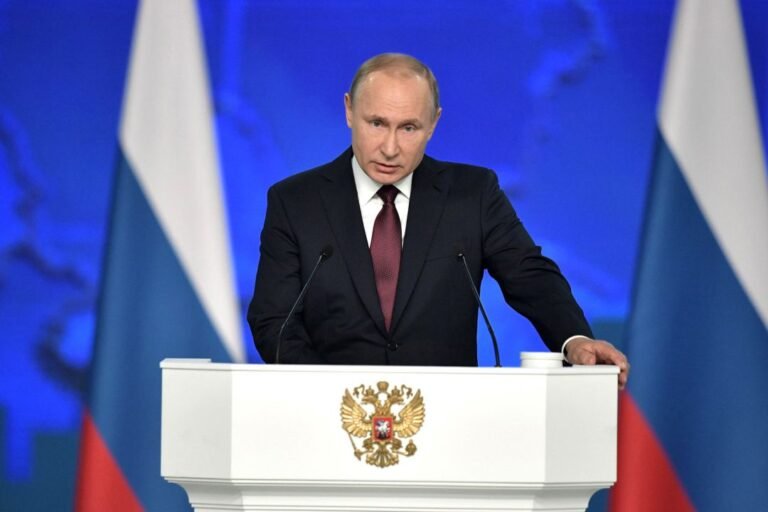 Rusia suspende participación en tratado de desarme nuclear y critica a Occidente