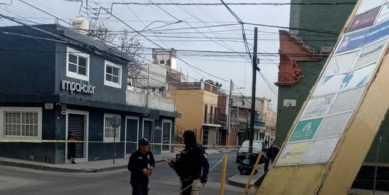 Fuerte rafágas de viento derrumban espectacular en San Pedro Cholula