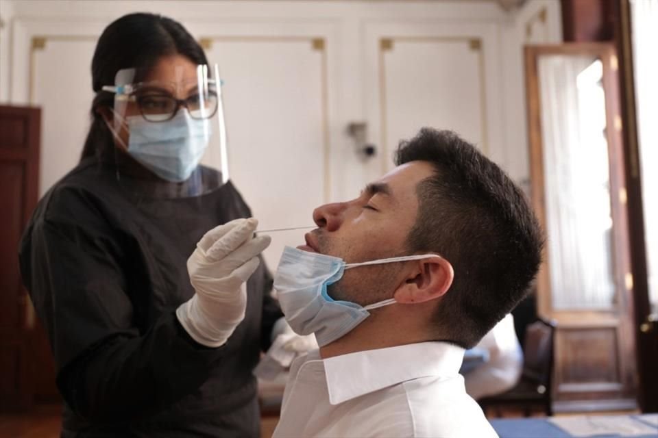 Aumenta Covid-19 y no prevén riesgo Aumenta Covid-19 y no prevén riesgo