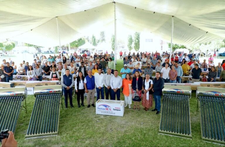 ENTREGA TLATEHUI CALENTADORES SOLARES POR CUARTA OCASIÓN EN EL AÑO