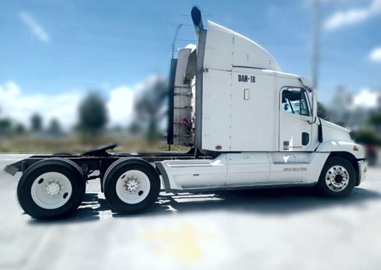 ABADONAN TRACTOCAMIÓN ROBADO EN PLENO PERIFÉRICO