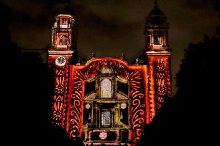 PROYECTAN VIDEO MAPPING SOBRE LA HISTORIA DE SAN ANDRÉS CHOLULA