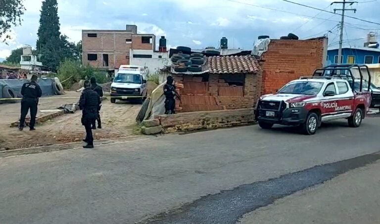 BALEAN A DOS HOMBRES DENTRO DE UNA CASA DE SAN COSME TEXINTLA