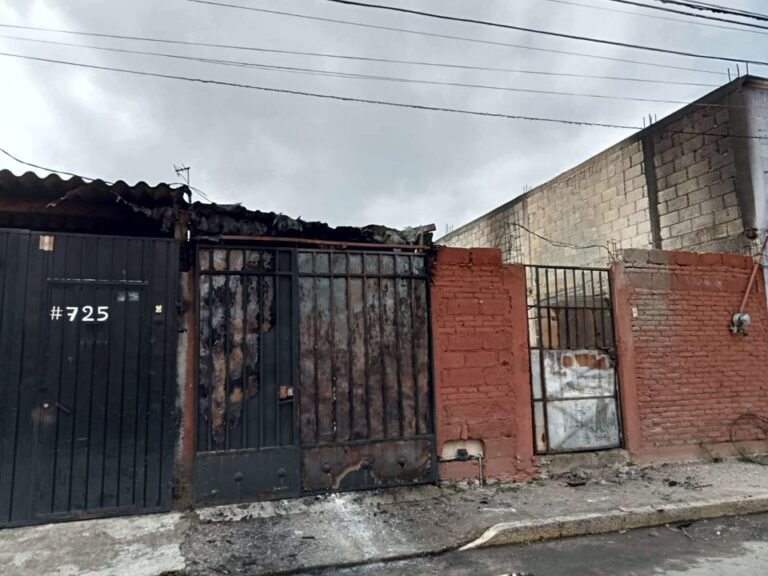 PIROTECNIA INCENDIA CASA DE CHOLULA EN DÍA DE NAVIDAD
