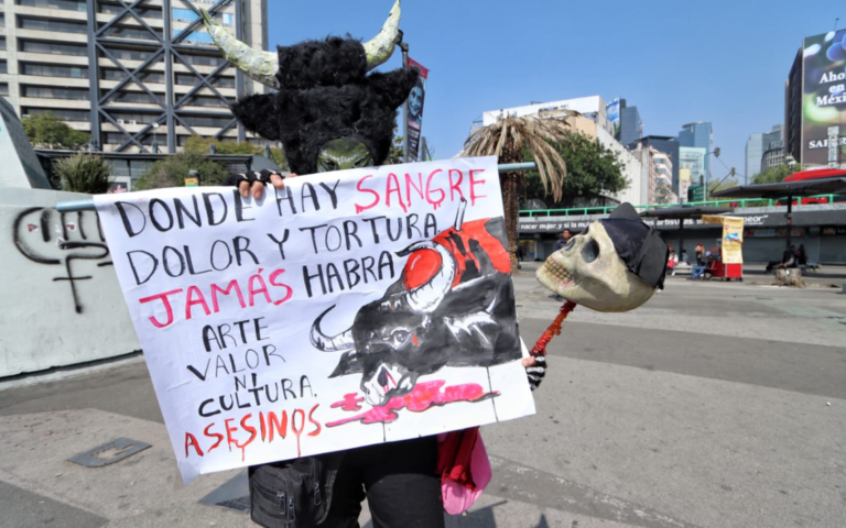 Protesta en la Plaza México por el regreso de las corridas