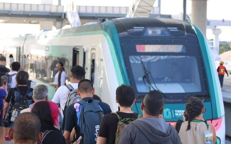 Pasajeros del Tren Maya quedan varados cuatro horas y mejor se van en camión