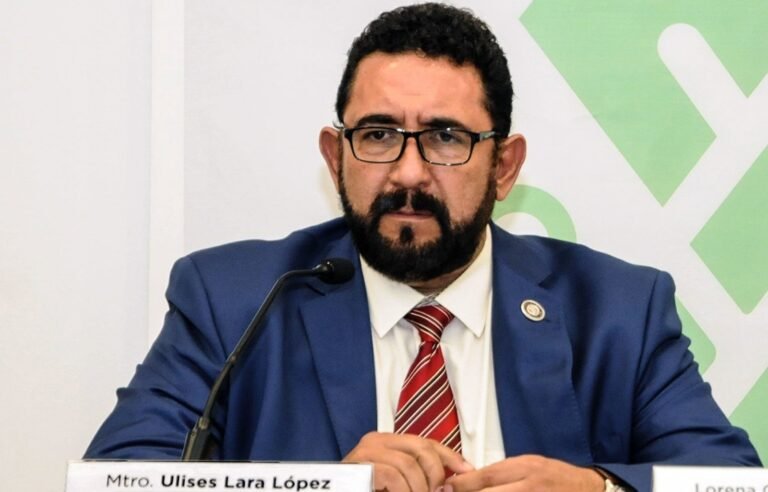 Tras críticas por no cumplir requisitos para Fiscalía, expiden a Ulises Lara cédula de licenciado en Derecho en fast track