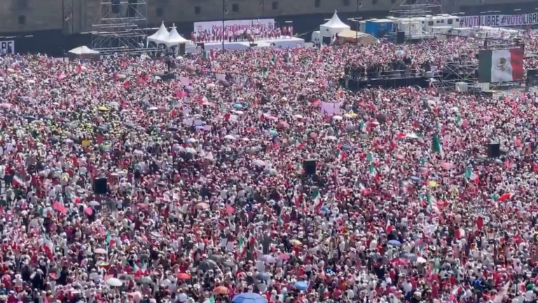 AMLO llama “alcahuetes” a los asistentes de la «Marcha por la democracia»